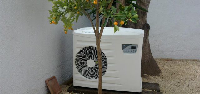 Install now a Swimming Pool Heat Pump from 2500.– EUROS